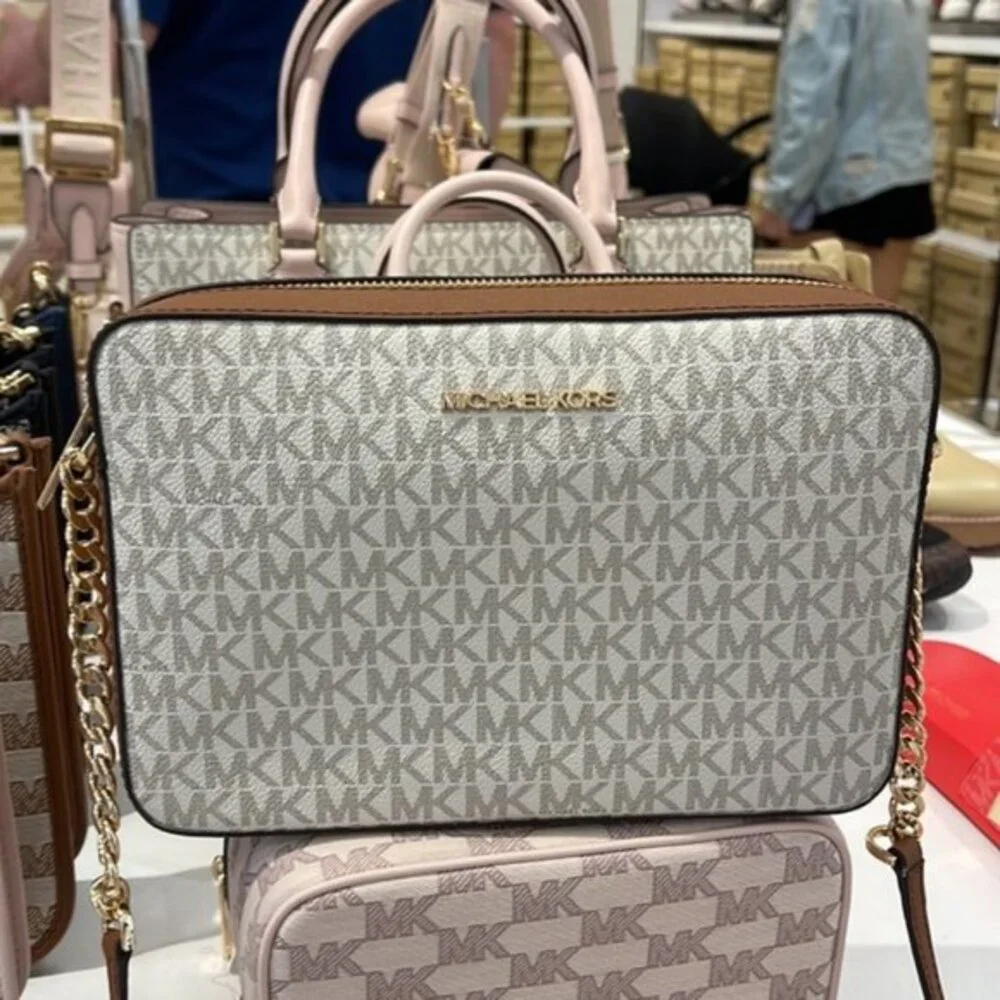 Michael Kors Jet Set Item Large East West Zip Crossbody Vanilla